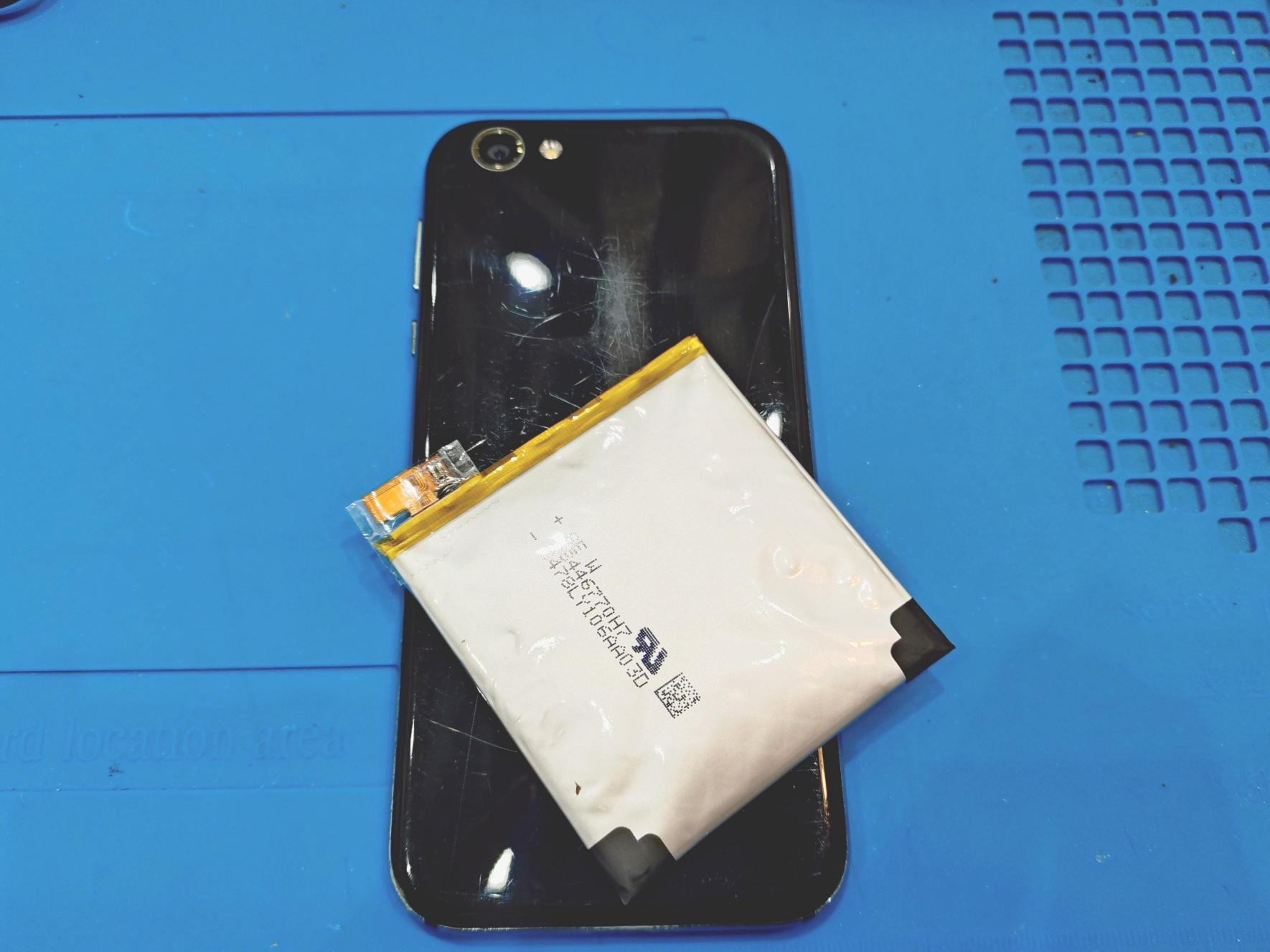 AQUOS Rのバッテリー交換は最短1時間でのお渡しが可能です！【スマホ修理工房 池袋P'パルコ店】